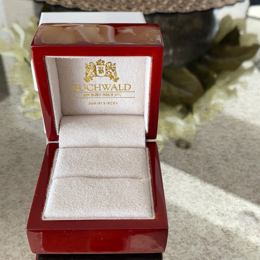 Jewelry Store Ring Gift Box 💍